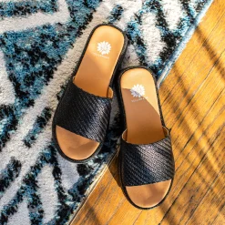 Women Yellow Box Slides><noscript><img width=