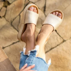 Women Yellow Box Slides><noscript><img width=