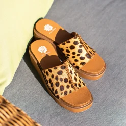 Women Yellow Box Slides><noscript><img width=