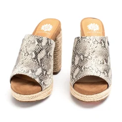 Women Yellow Box Slides><noscript><img width=