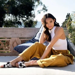 Women Yellow Box Slides><noscript><img width=