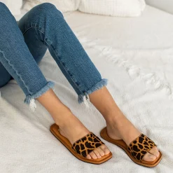 Women Yellow Box Slides><noscript><img width=