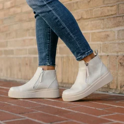 Women Yellow Box Sneakers & Flats><noscript><img width=