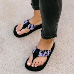 Women Yellow Box Flip Flops><noscript><img width=