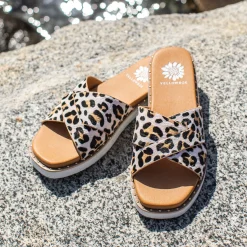 Women Yellow Box Slides><noscript><img width=