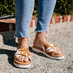 Women Yellow Box Slides><noscript><img width=