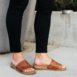 Women Yellow Box Slides><noscript><img width=