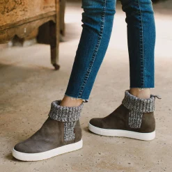 Women Yellow Box Sneakers & Flats><noscript><img width=